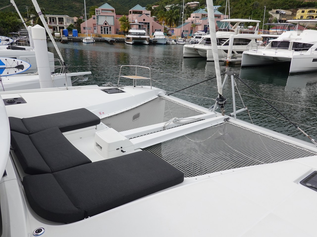 Photo #9 - Lagoon 46 OW - 3 + 1 cab. (Clearlake III) in Nanny Cay - 42812