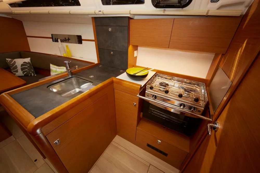 Sun Odyssey 349 (Bravo Kiss)  - 8