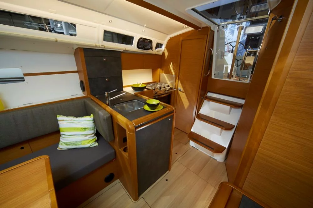 Sun Odyssey 349 (Bravo Kiss)  - 9