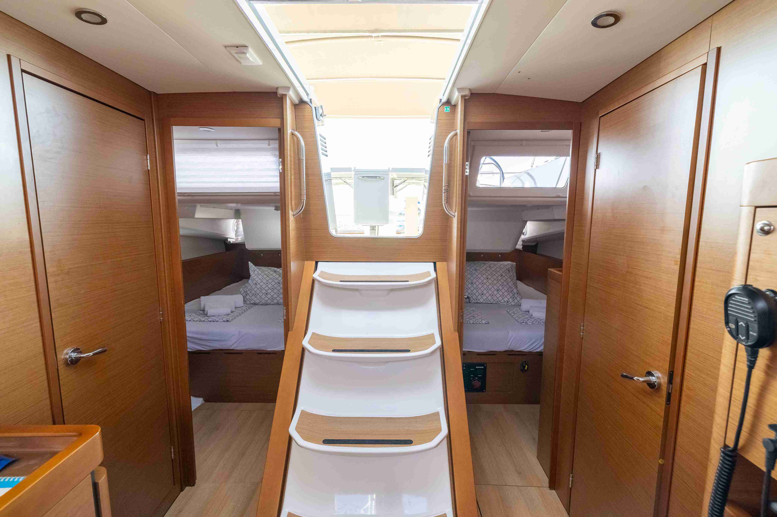 Photo #16 - Sun Odyssey 490 - 5 cab. (Ela) in Drage - 43015
