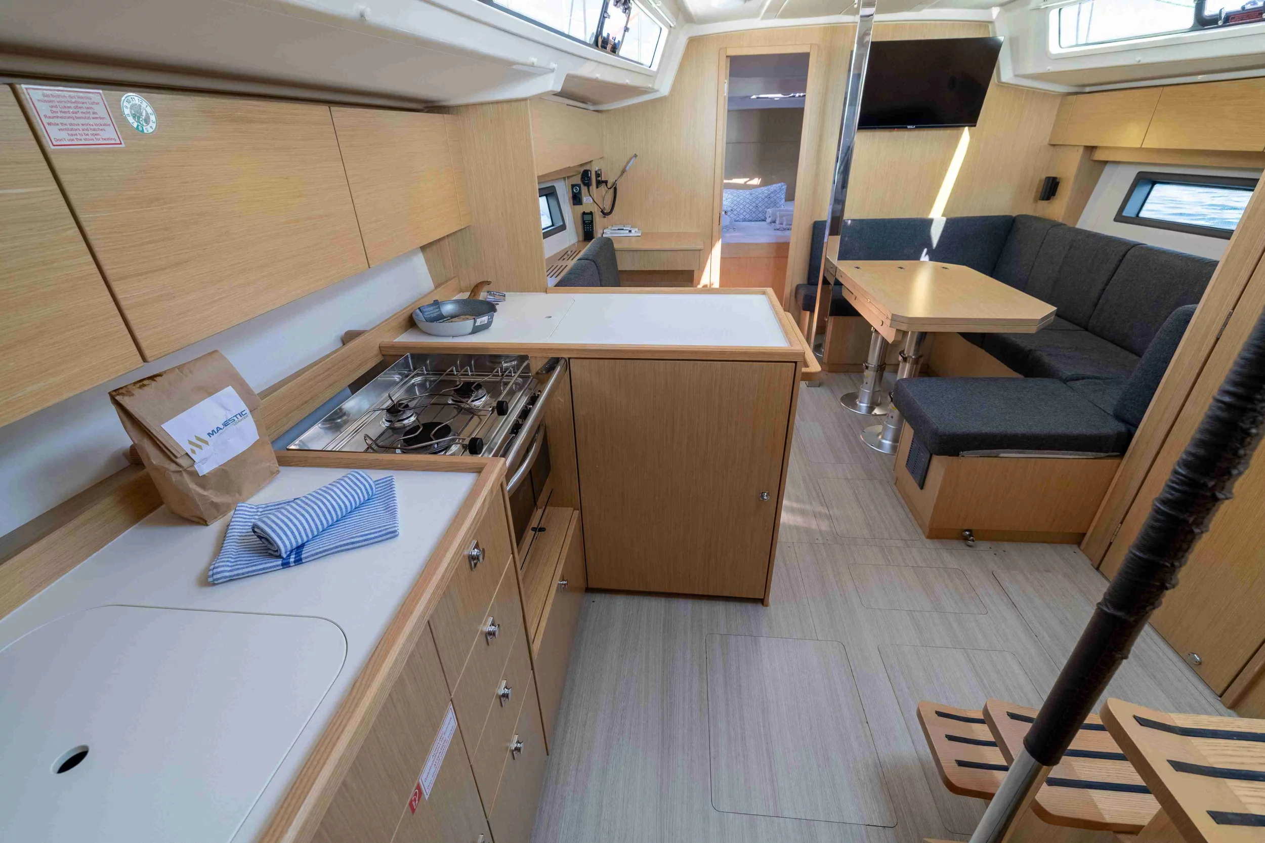 Bavaria C38 (Euphoria)  - 11