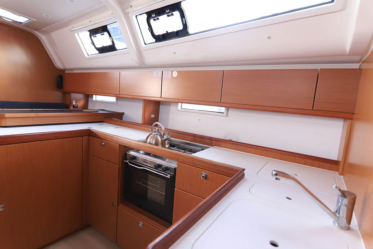 Photo #18 - Bavaria Cruiser 51 - 4 cab (Wild at sea) in Elliniko - 43084