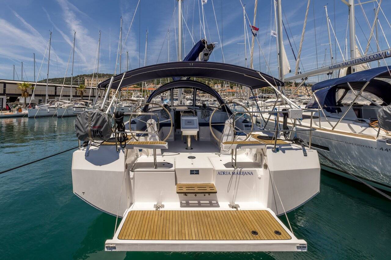 Photo #1 - Bavaria C42 (Marijana) in Split - 43114