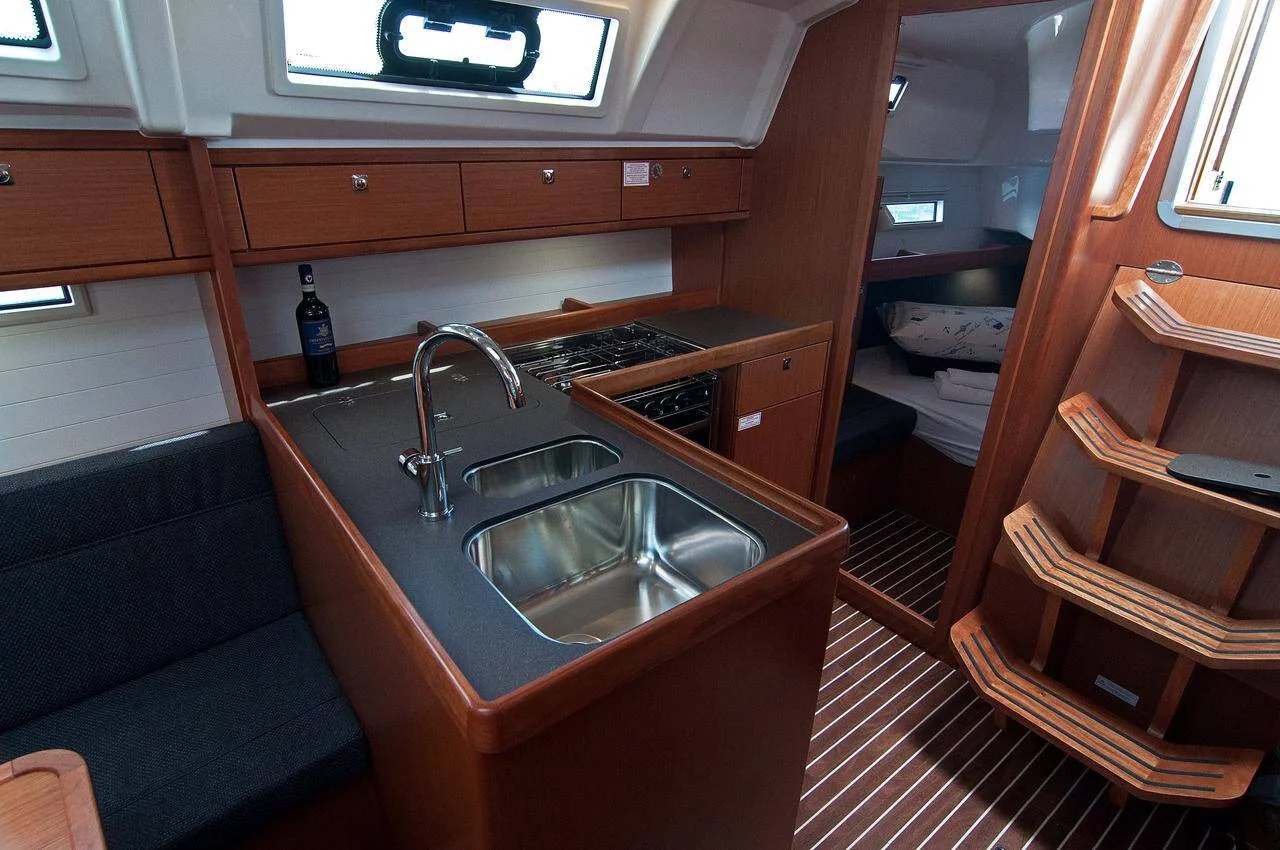 Bavaria Cruiser 37 - 3 cab. (Adria Nina)  - 3