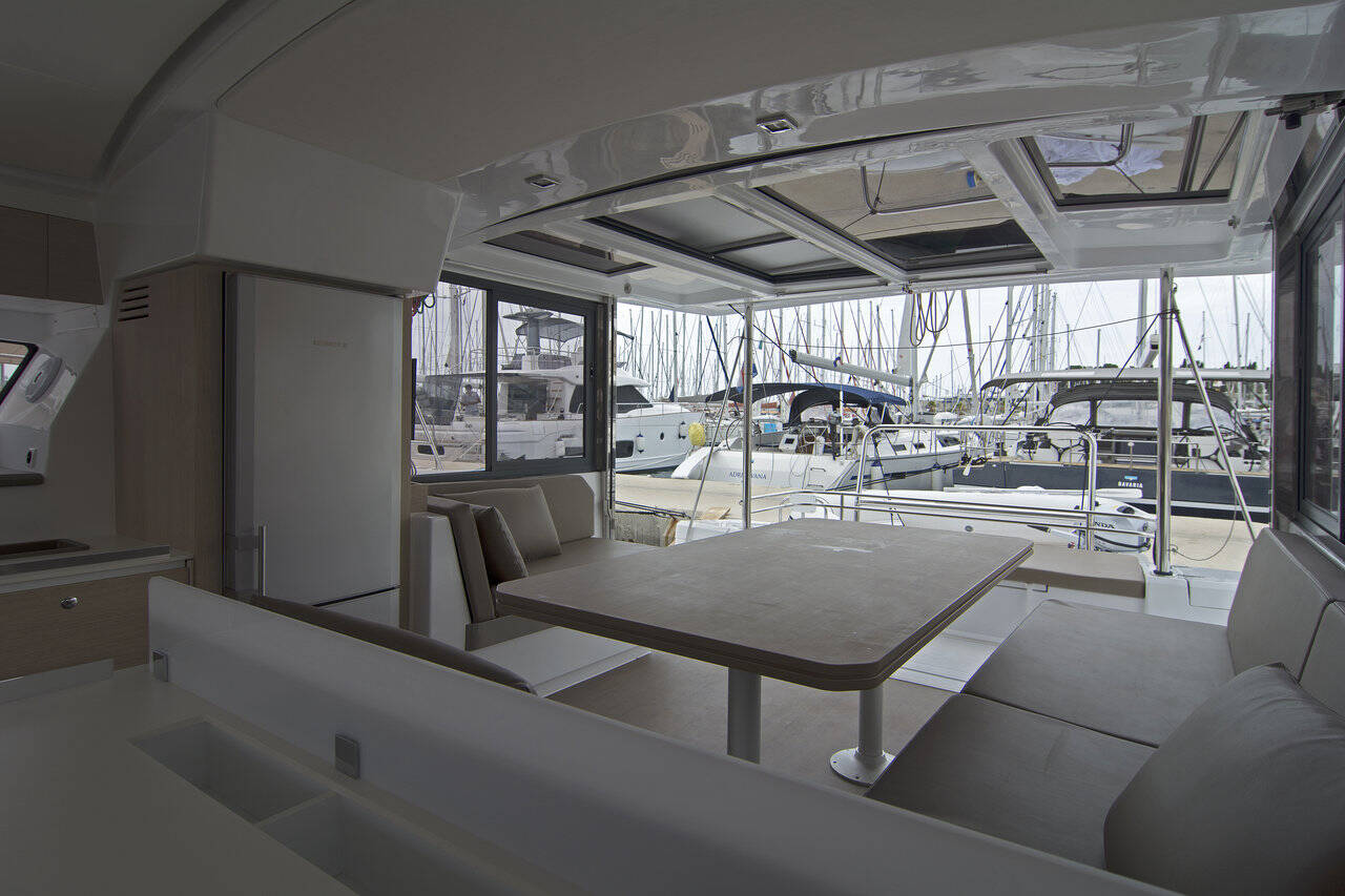 Photo #7 - Bali 4.1 - 4 cab. (Adria Sunset) in Split - 43126