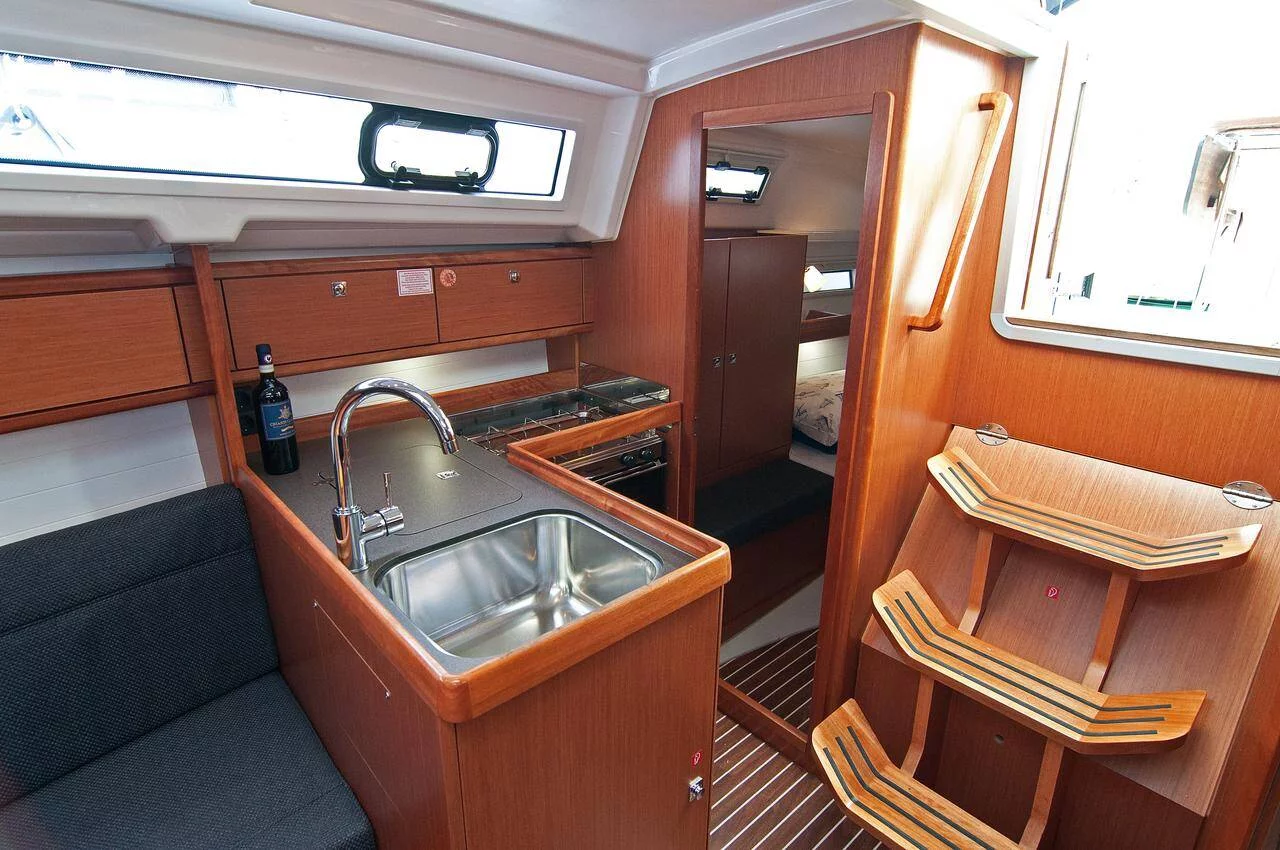 Bavaria Cruiser 33 (Adria Breeze)  - 3