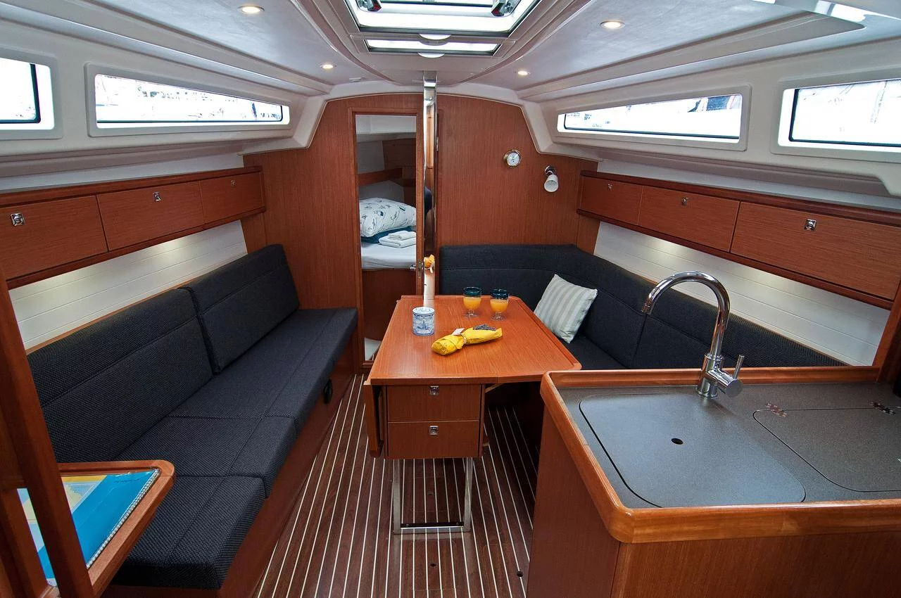 Bavaria Cruiser 33 (Adria Breeze)  - 4