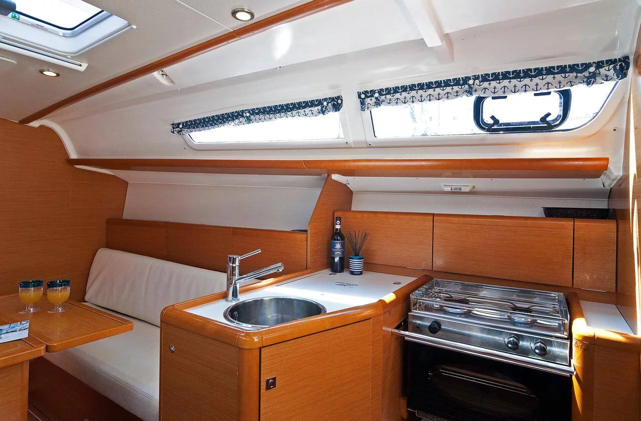 Sun Odyssey 33i (Kiki Kiss)  - 4