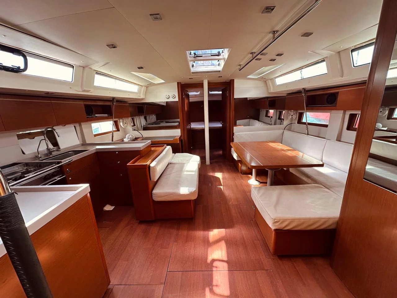 Oceanis 51.1 - 5 + 1 cab. (Velvet Dice)  - 2