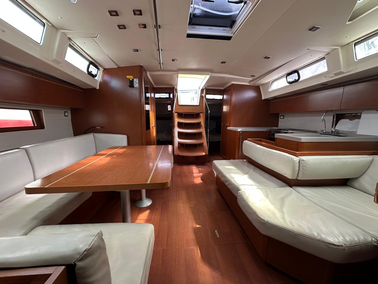 Photo #4 - Oceanis 51.1 - 5 + 1 cab. (Velvet Dice) in Atene - 43170