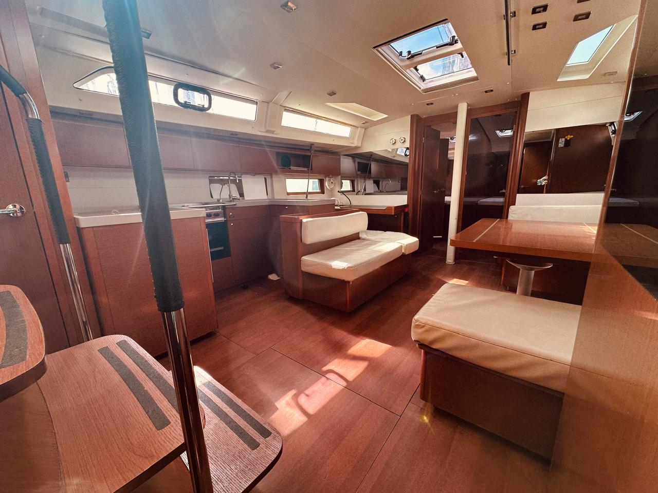 Photo #6 - Oceanis 51.1 - 5 + 1 cab. (Velvet Dice) in Atene - 43170