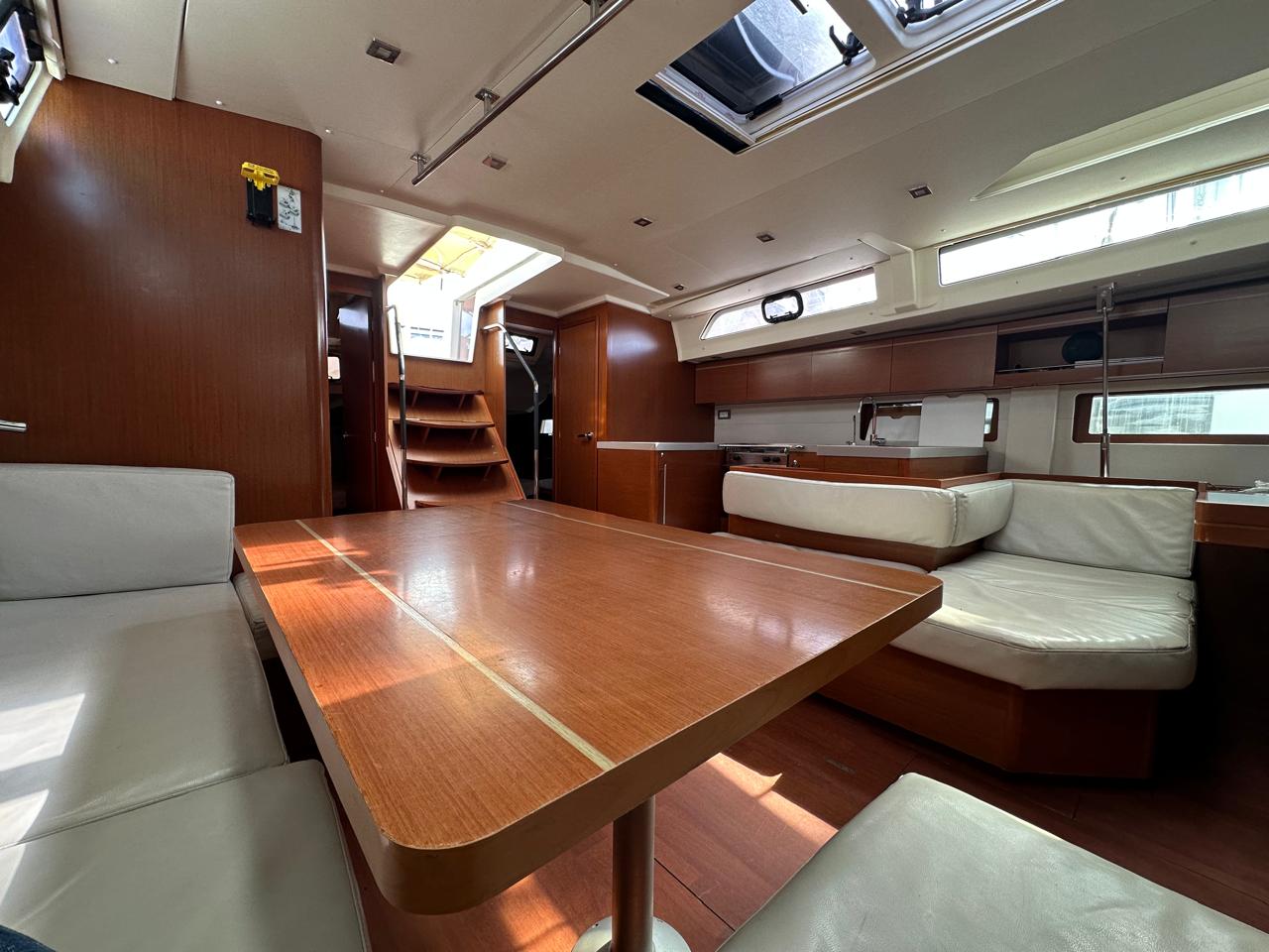 Photo #7 - Oceanis 51.1 - 5 + 1 cab. (Velvet Dice) in Atene - 43170