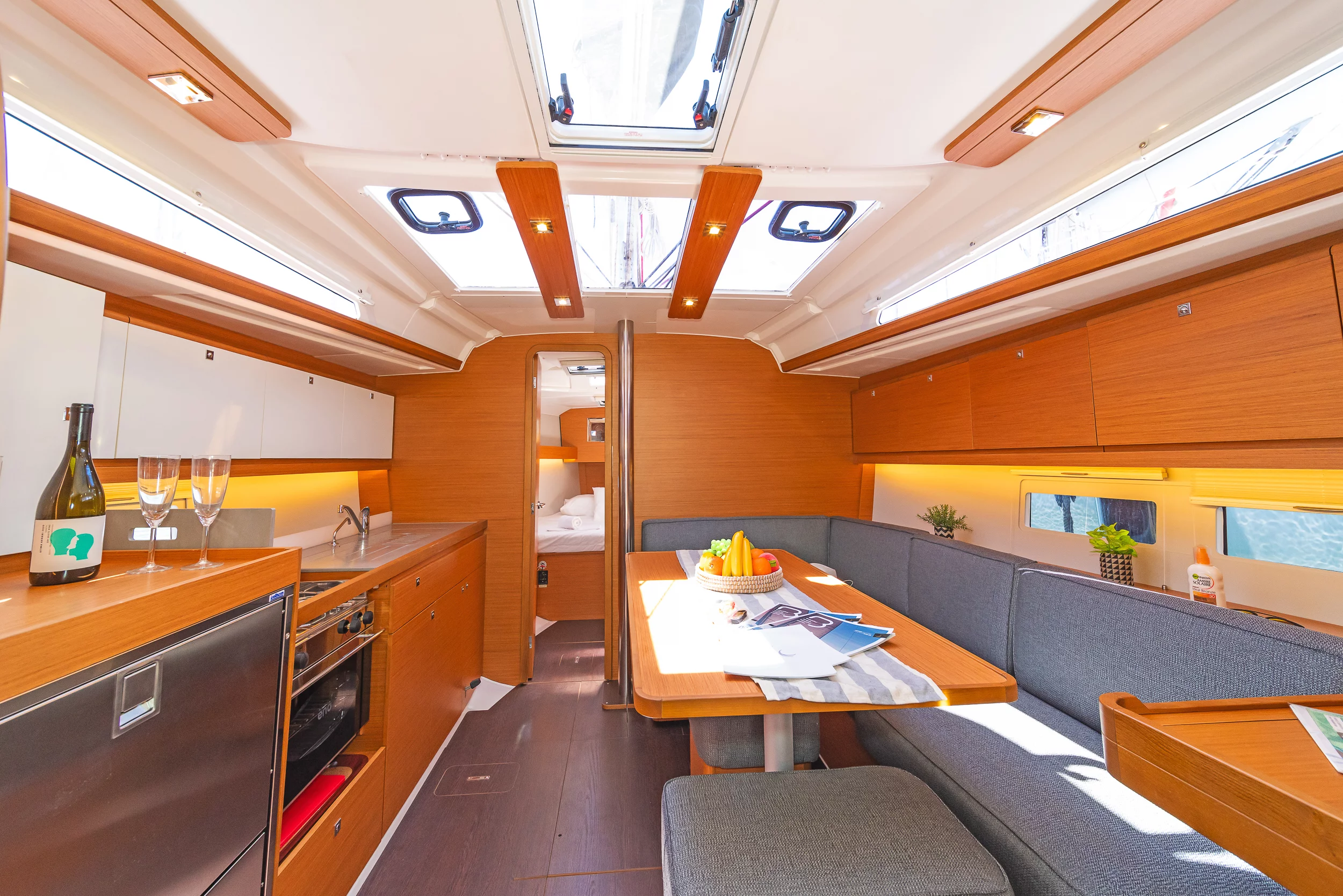 Dufour 390 (Easy Living)  - 6