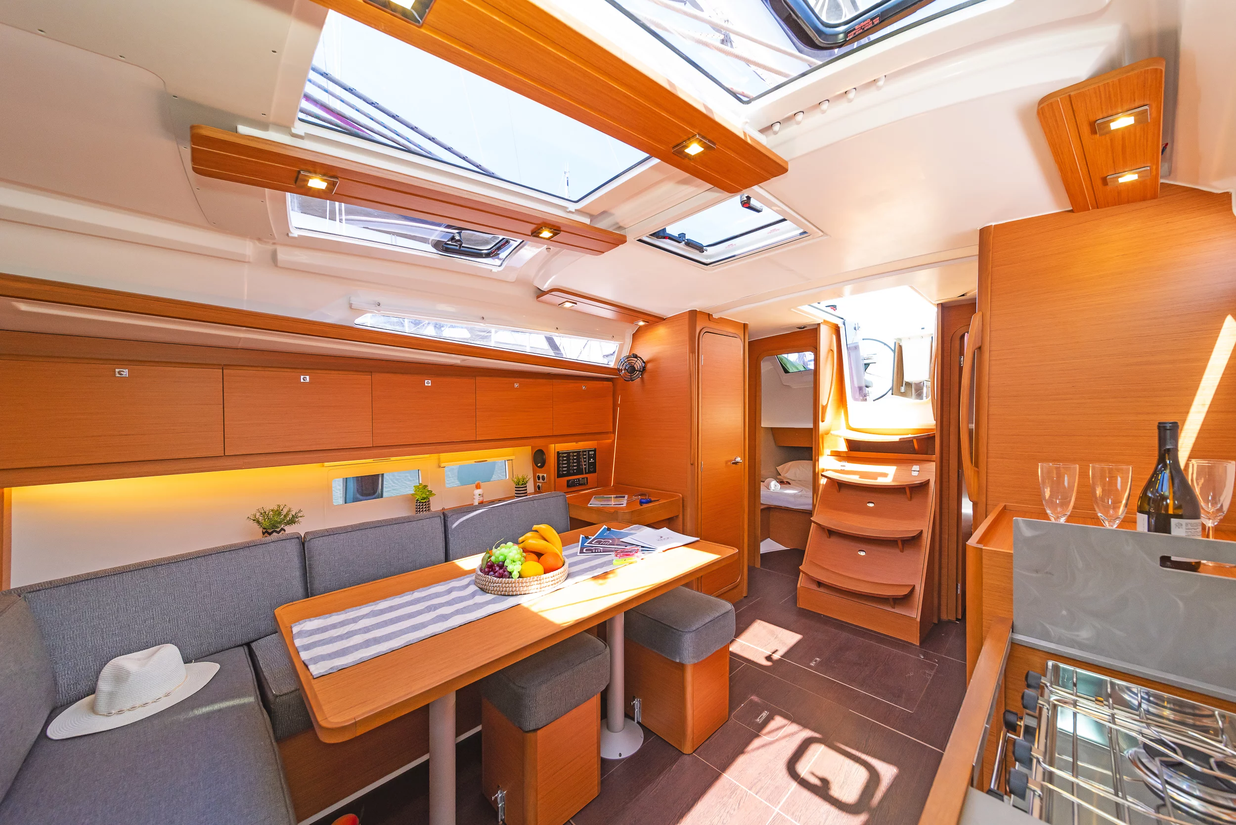 Dufour 390 (Easy Living)  - 7