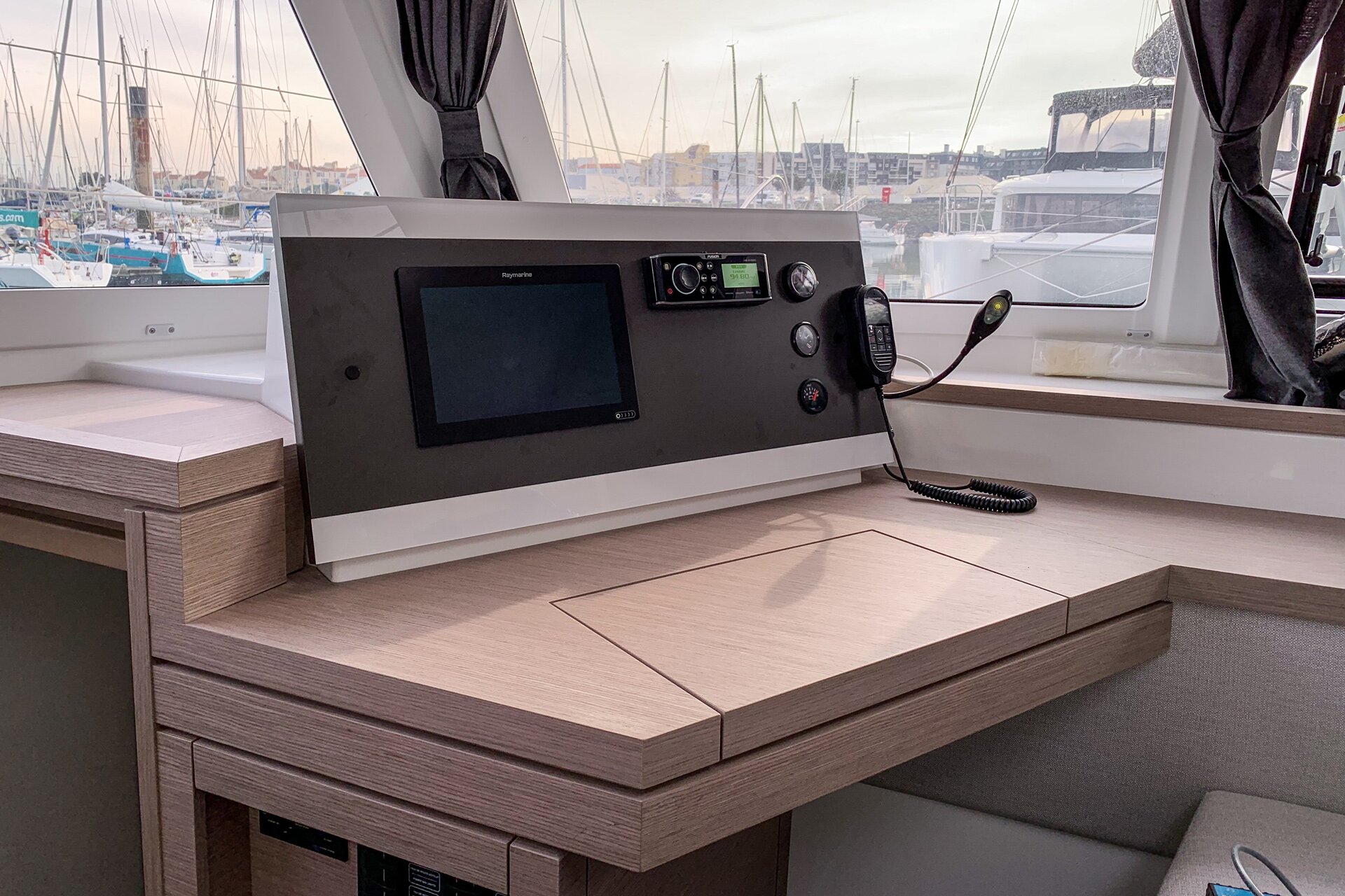 Photo #9 - Fountaine Pajot Lucia 40 - 4 cab. (Merengue) en Tivat - 43221