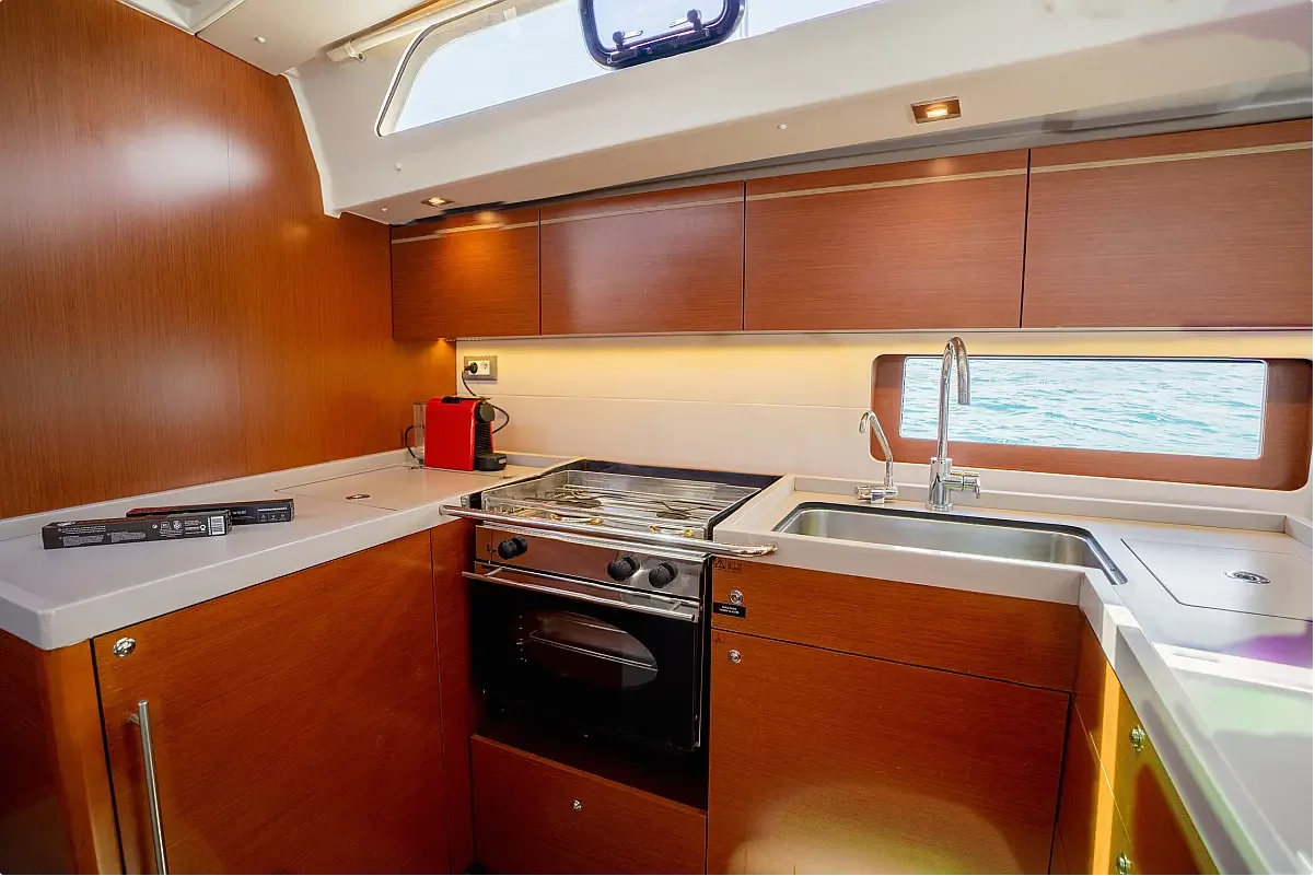 Oceanis 51.1 - 5 + 1 cab. (Bolero)  - 12
