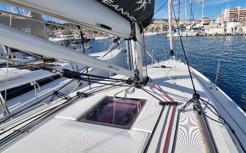 Sun Odyssey 380 (Sunny)  - 2