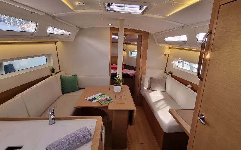 Sun Odyssey 380 (Sunny)  - 4
