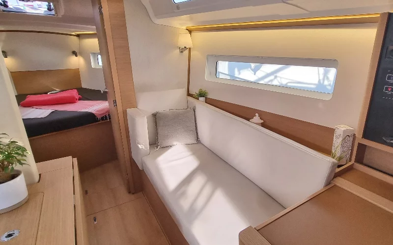 Sun Odyssey 380 (Sunny)  - 6