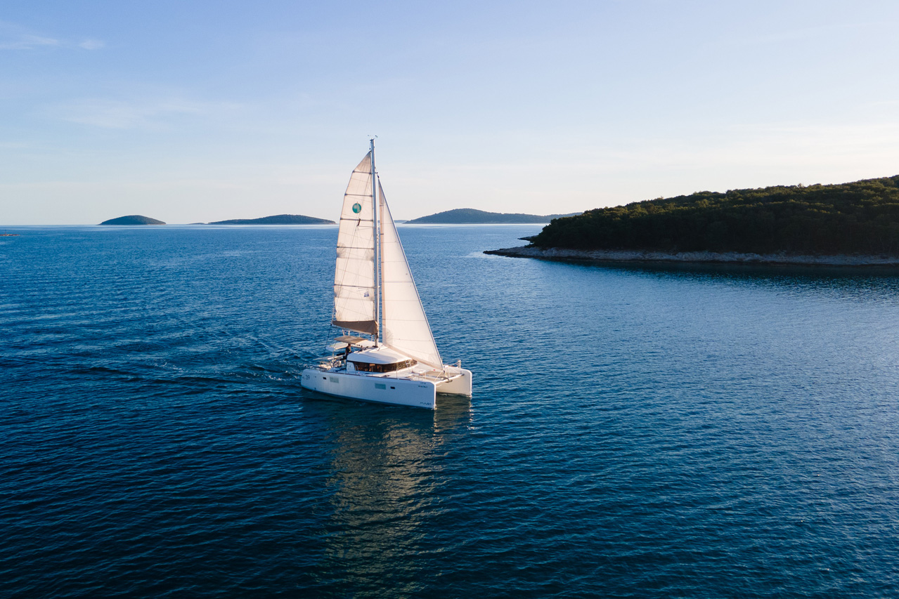Photo #6 - Lagoon 39 - 4 + 2 cab. (White Pearl) in Sibenik - 43387