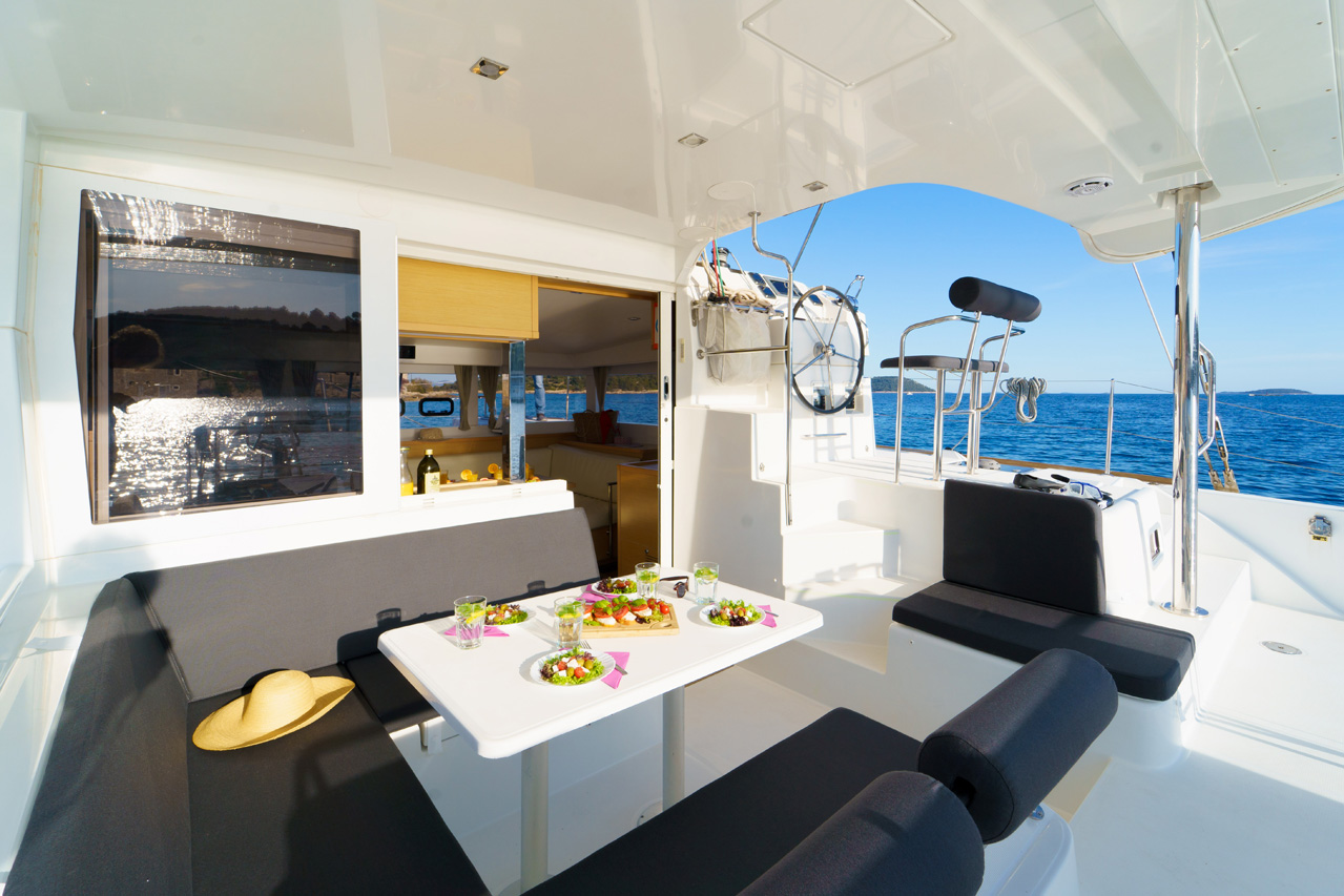 Photo #8 - Lagoon 39 - 4 + 2 cab. (White Pearl) in Sibenik - 43387