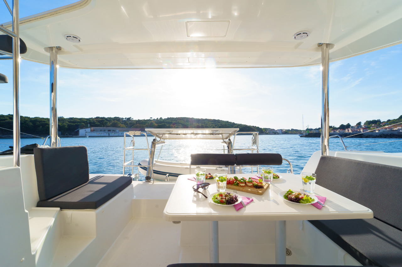 Photo #9 - Lagoon 39 - 4 + 2 cab. (White Pearl) in Sibenik - 43387