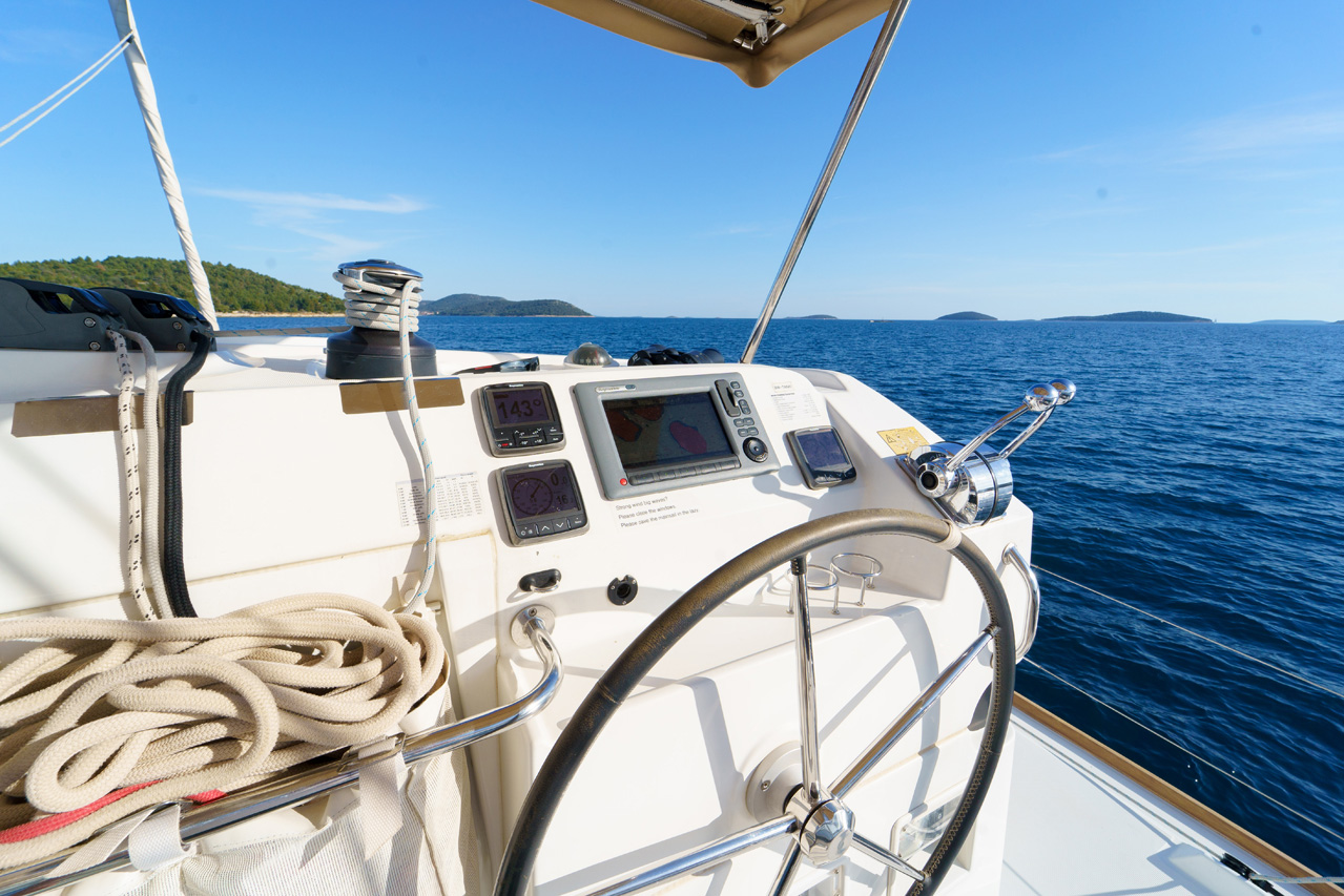 Photo #10 - Lagoon 39 - 4 + 2 cab. (White Pearl) in Sibenik - 43387