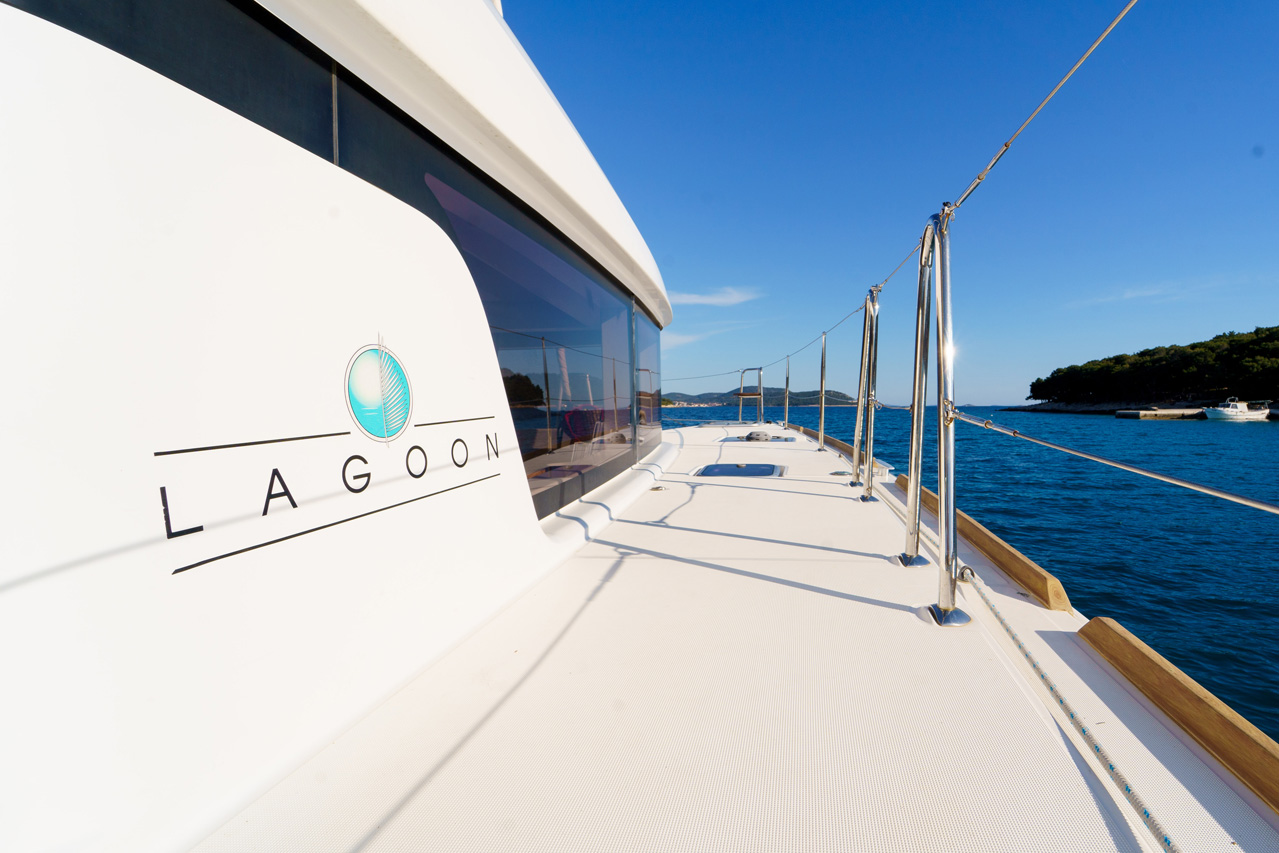 Photo #11 - Lagoon 39 - 4 + 2 cab. (White Pearl) in Sibenik - 43387