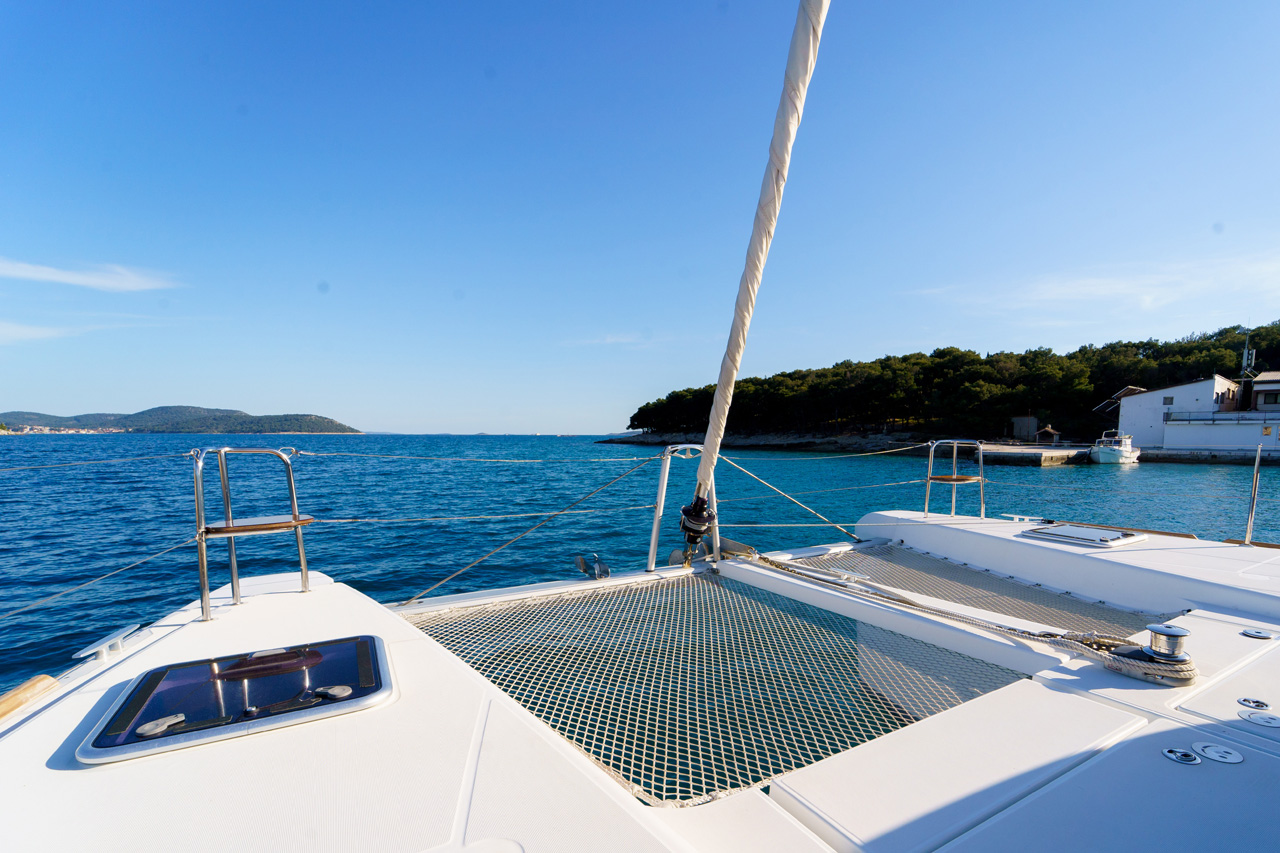 Photo #12 - Lagoon 39 - 4 + 2 cab. (White Pearl) in Sibenik - 43387