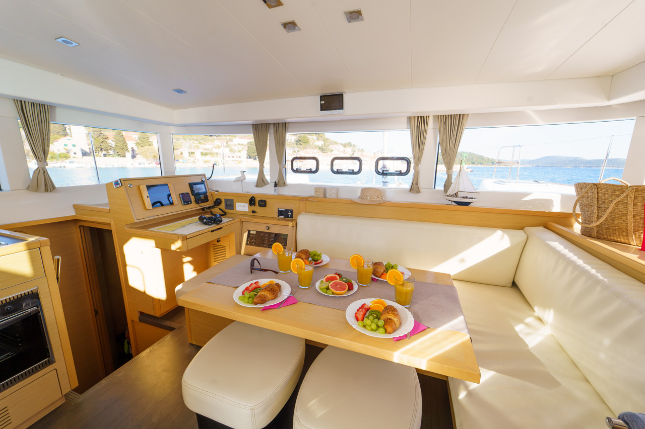Photo #15 - Lagoon 39 - 4 + 2 cab. (White Pearl) in Sibenik - 43387