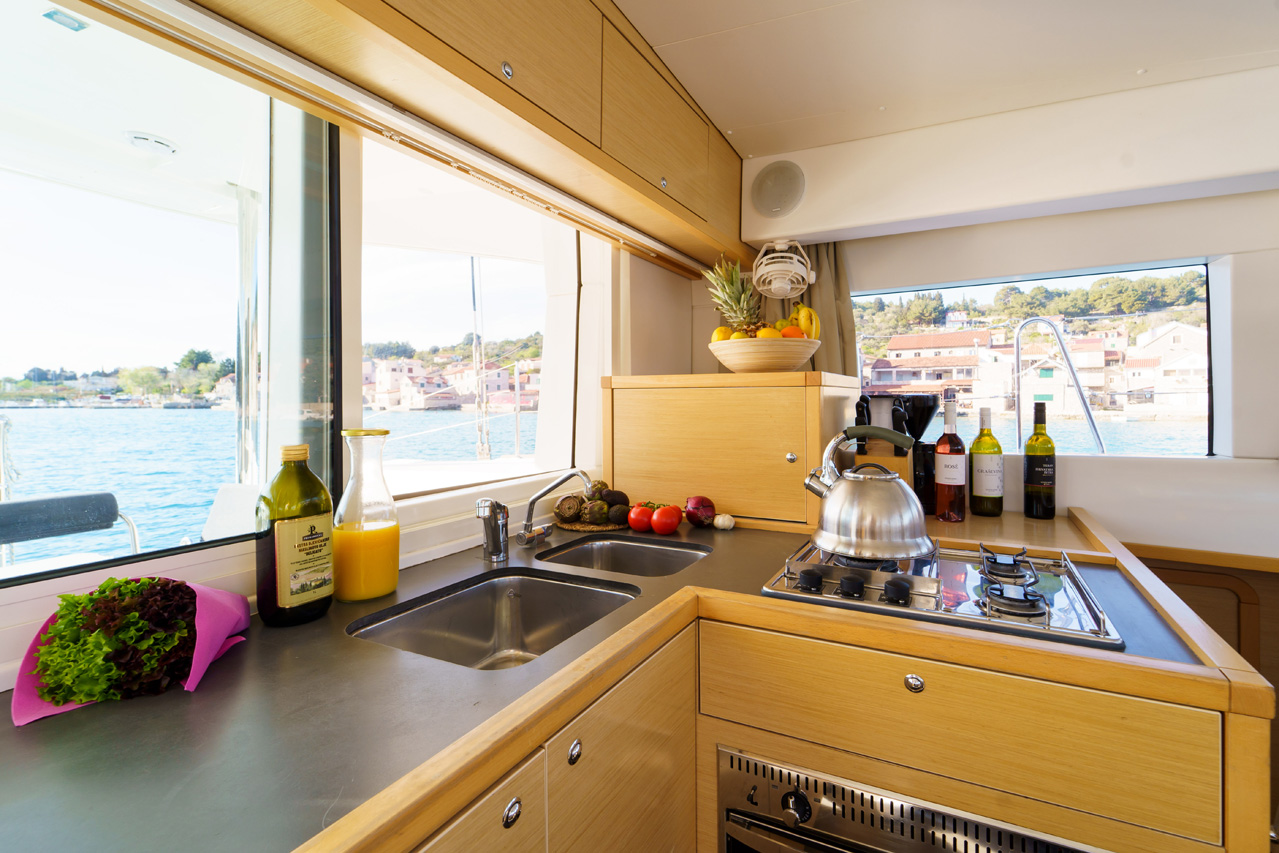 Photo #16 - Lagoon 39 - 4 + 2 cab. (White Pearl) in Sibenik - 43387