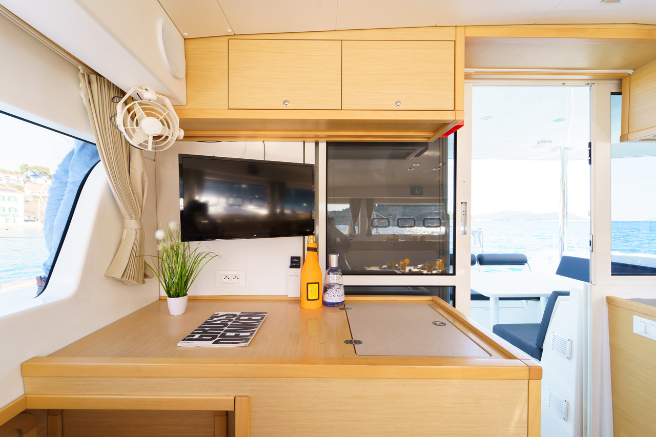 Photo #18 - Lagoon 39 - 4 + 2 cab. (White Pearl) in Sibenik - 43387