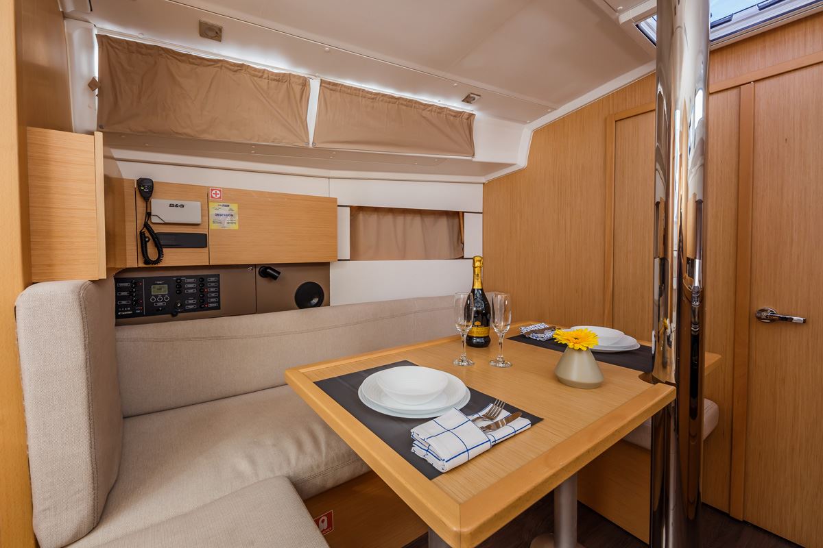 Photo #5 - Oceanis 38.1 (Pleasure) in Trogir - 43401