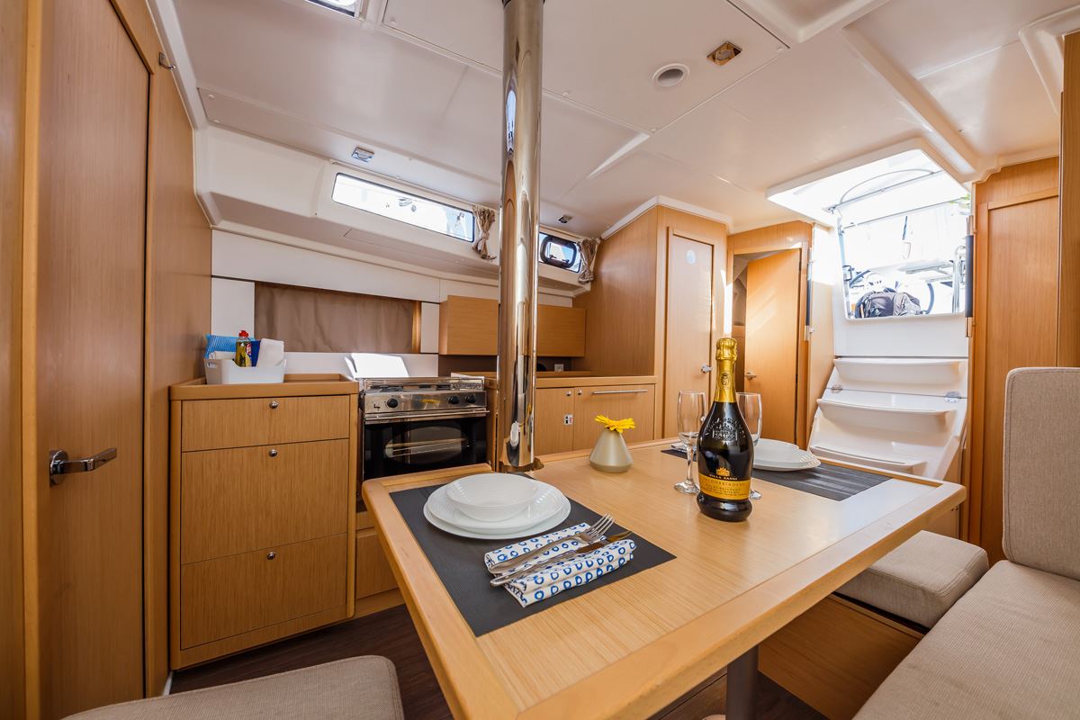 Photo #6 - Oceanis 38.1 (Pleasure) in Trogir - 43401