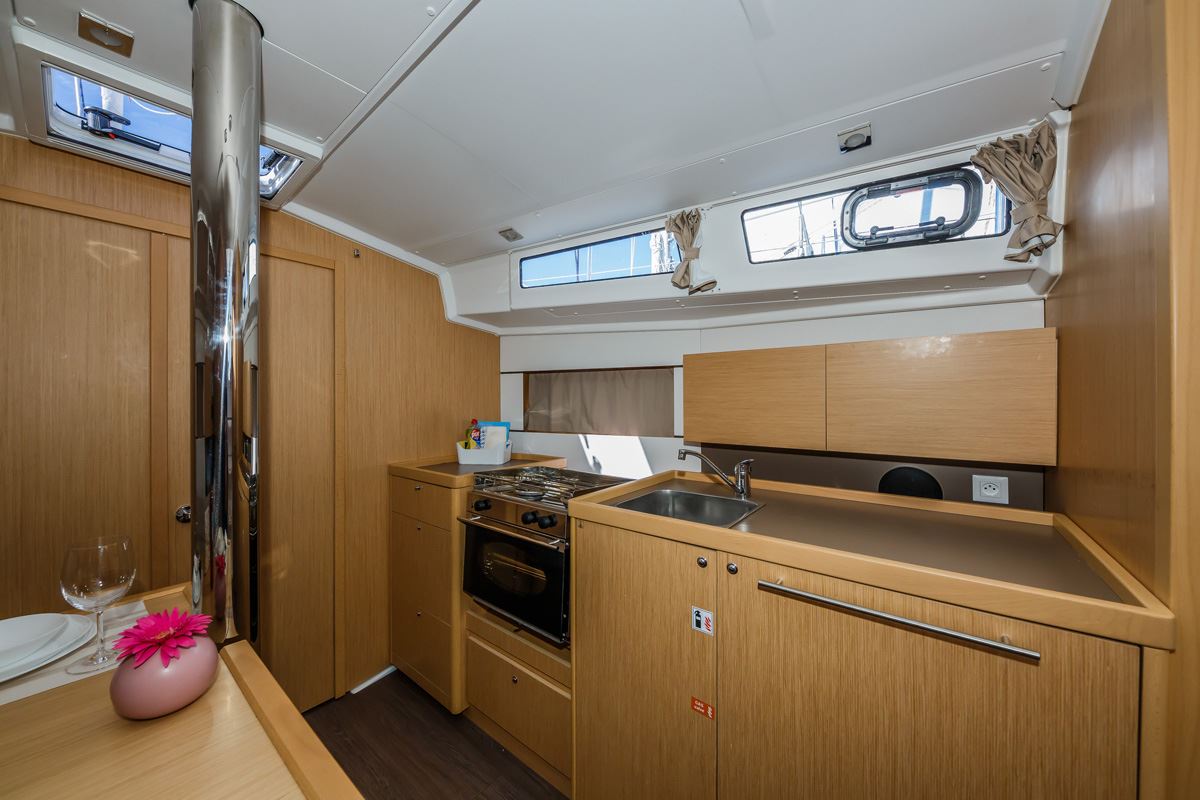 Photo #8 - Oceanis 38.1 (Obsession) in Dubrovnik - 43402