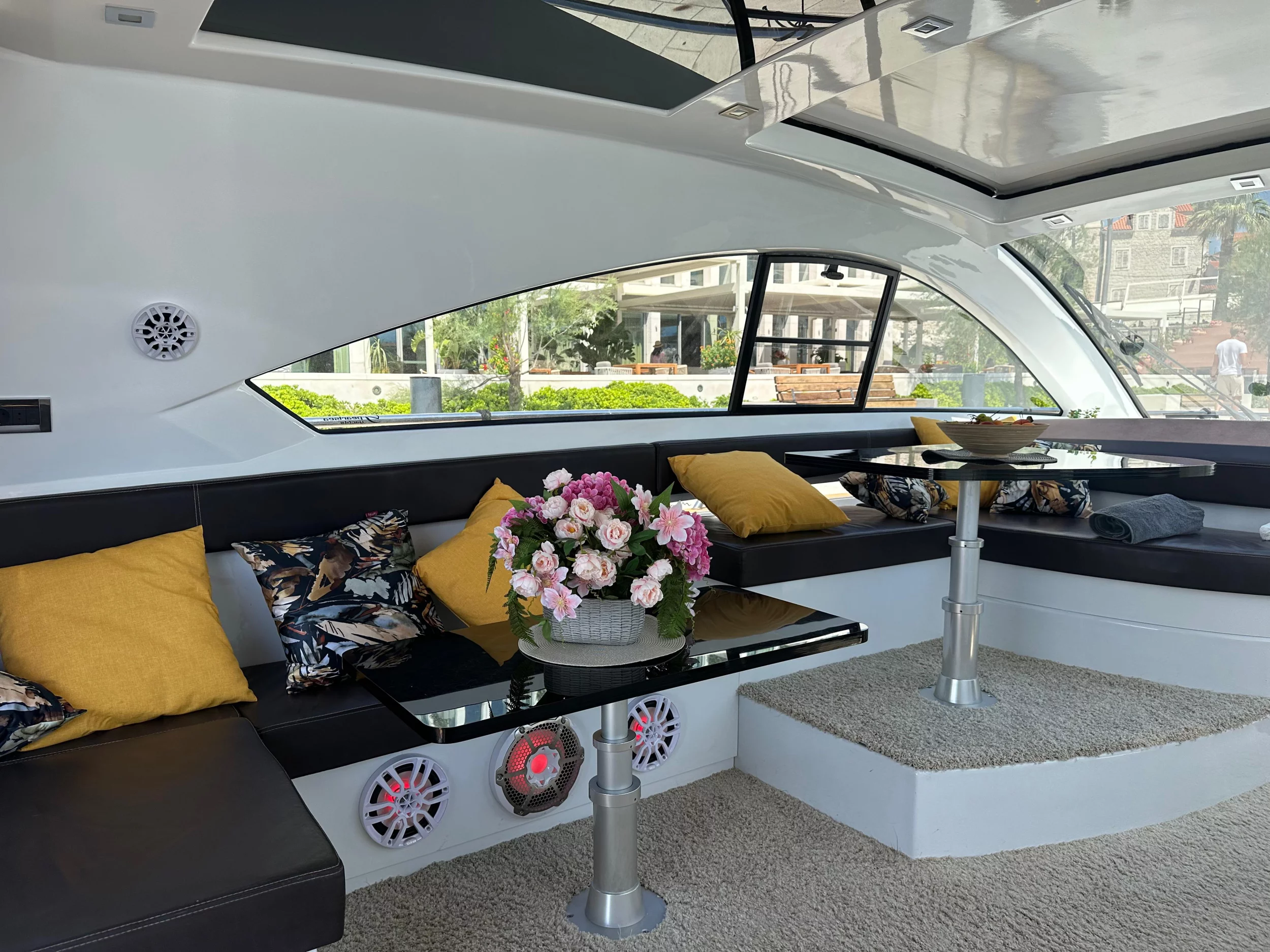 Pearlsea 56 Coupe (Silver Arrow)  - 8