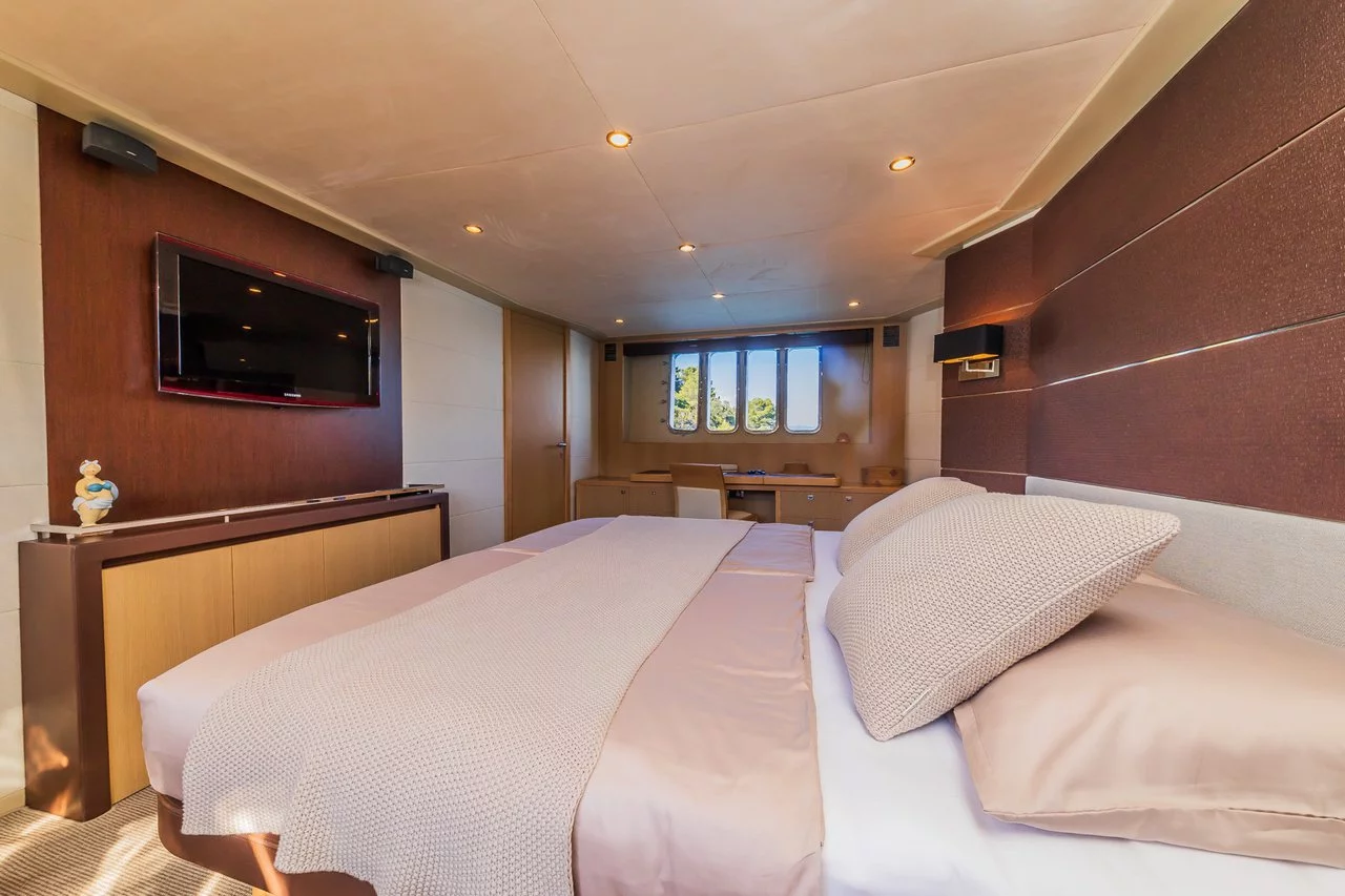 Princess V78 (Gitana II)  - 31