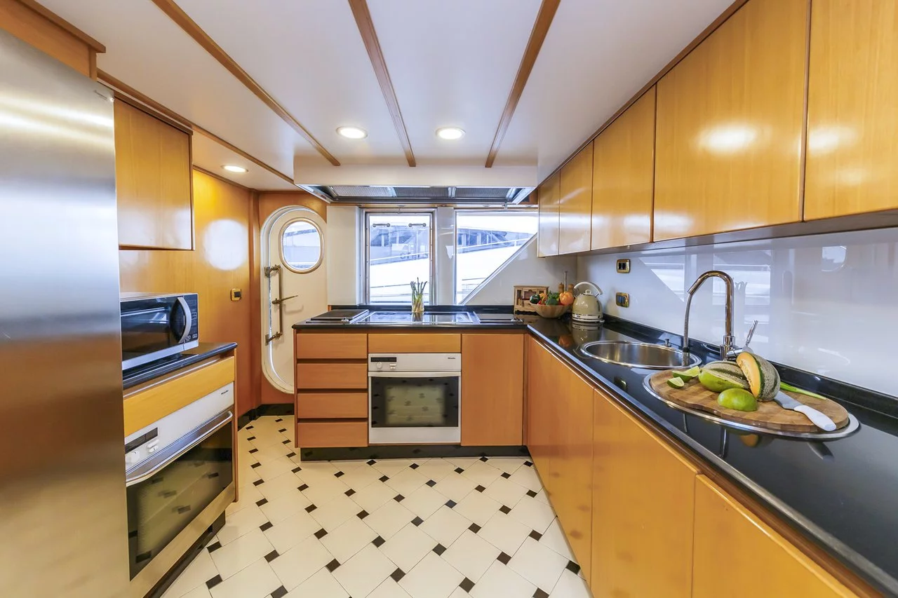 Benetti Classsic 115 (To Je To)  - 11