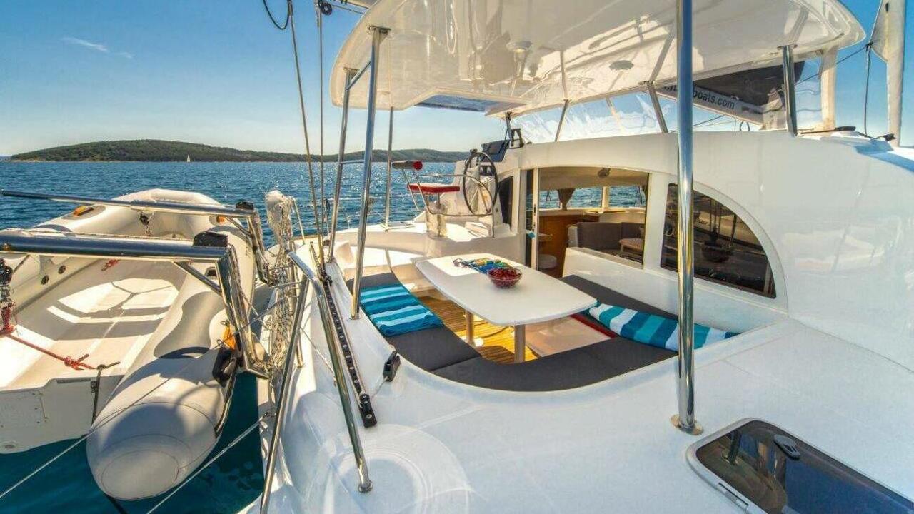 Photo #5 - Lagoon 380 - 4 + 2 cab. (Bilbilis) in Talamanca - 43447