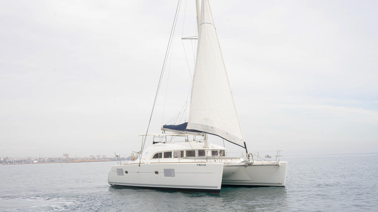 Photo #9 - Lagoon 380 - 4 + 2 cab. (Bilbilis) in Talamanca - 43447