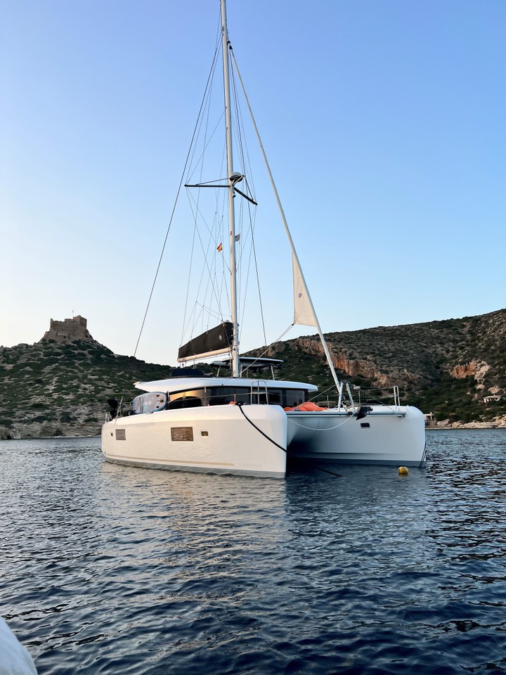 Photo #4 - Lagoon 42 - 4 + 1 cab. (White Chadal) in Heiliger Raphael - 43465