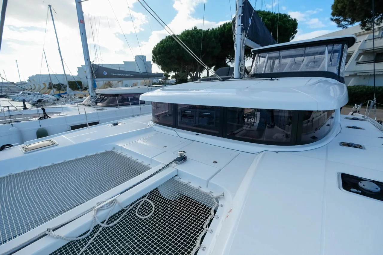 Lagoon 42 - 4 + 1 cab. (White Chadal)  - 4