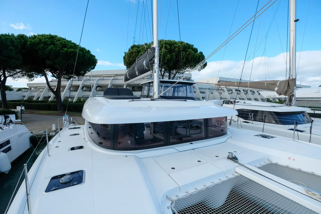 Lagoon 42 - 4 + 1 cab. (White Chadal)  - 5