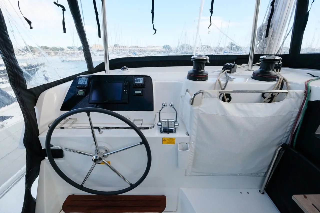 Lagoon 42 - 4 + 1 cab. (White Chadal)  - 7