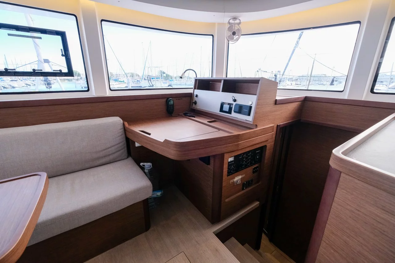 Lagoon 42 - 4 + 1 cab. (White Chadal)  - 13