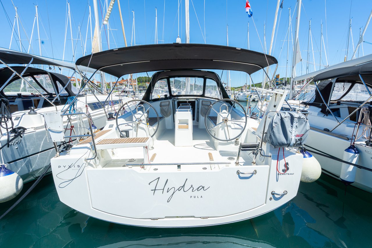 Photo #1 - Oceanis 38.1 (Hydra) in Pula - 43491