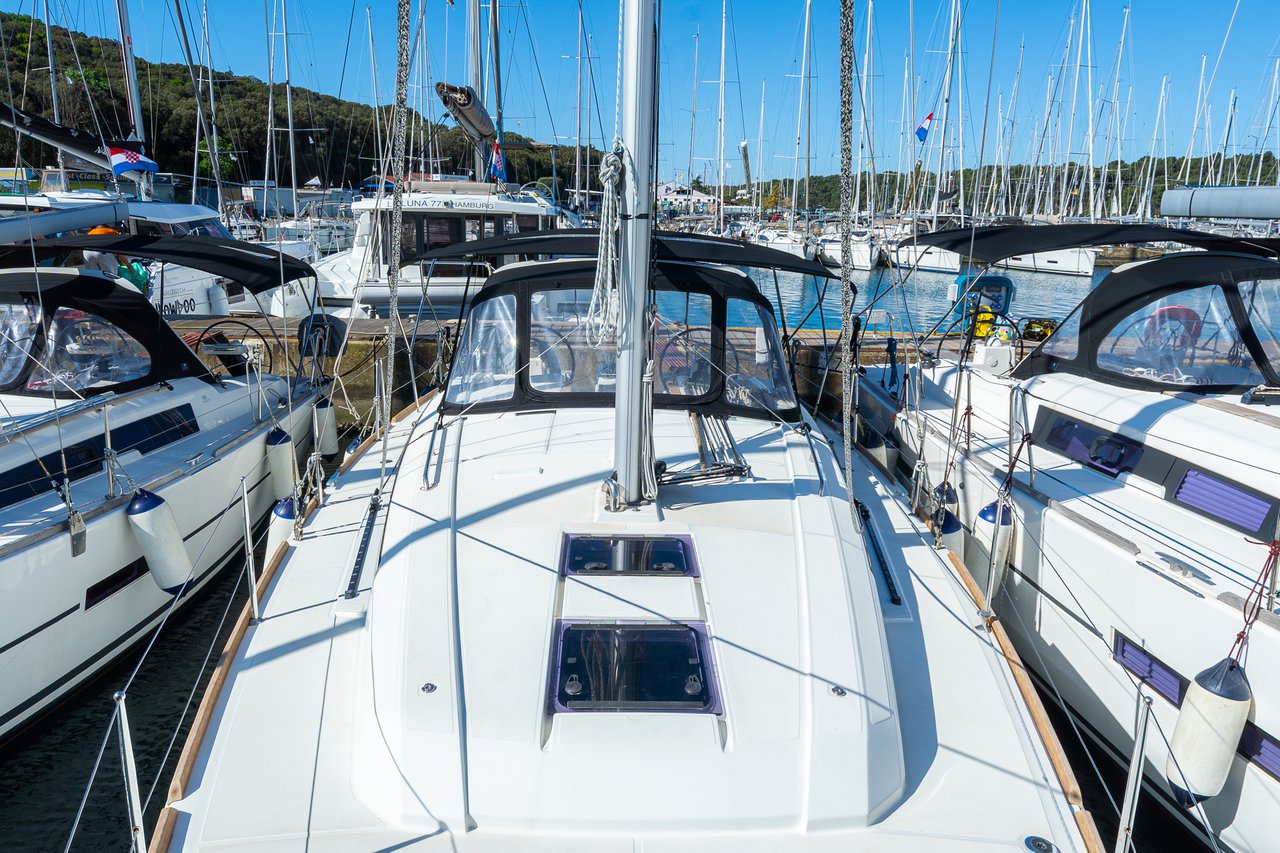 Photo #3 - Oceanis 38.1 (Hydra) in Pula - 43491