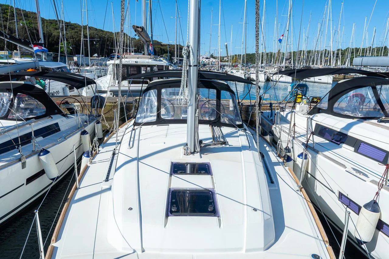 Oceanis 38.1 (Hydra)  - 2