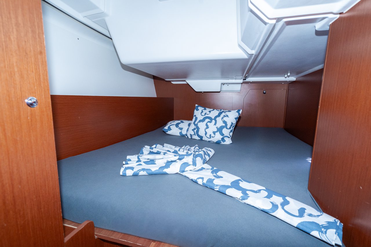 Photo #8 - Oceanis 38.1 (Hydra) in Pula - 43491