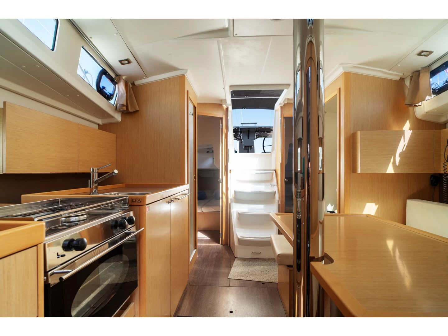 Photo #8 - Oceanis 38 - 3 cab. (Epicteto) in Rose - 43518